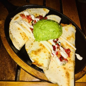 LAS QUESADILLAS - BUFFALO SAUCE