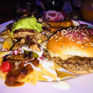 nachos y cheese burguer