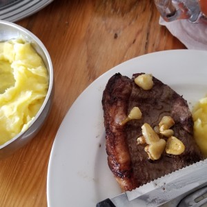 puyaso termino 3/4 con ajo rostisado pure de papa!