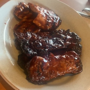 Costillas y pollo
