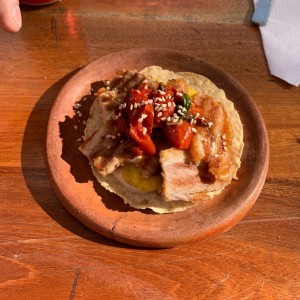 Tostada de cerdo