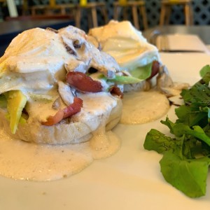 Huevos Benedictinos con hongos