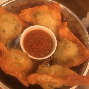 Wanton de espinaca y alcachofa