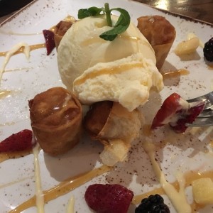 Banana spring rolls