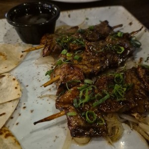 seared pepper steak satay