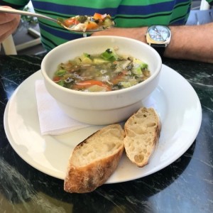 sopa de pollo