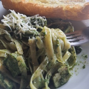 Pasta Fettucini al Pesto