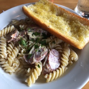 fusilli tri formagi con salchicha italiana
