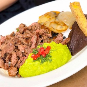 Carnitas Mixtas