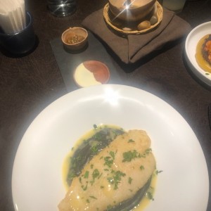 pescado con frijoles y limon