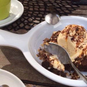 Brownie con helado