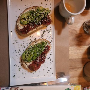 Tostadas de aguacate