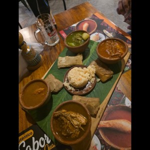Bandeja mixta platos tipicos
