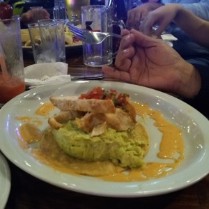 Ensalada de pollo con aguacate