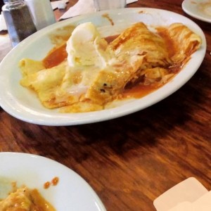 crepa con dulce de leche y helado de vainilla