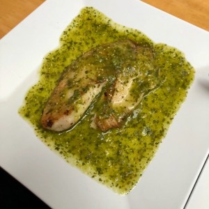 pescado con salsa de miltomate