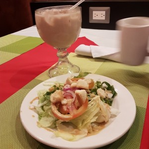 ensalada de entrada y horchata