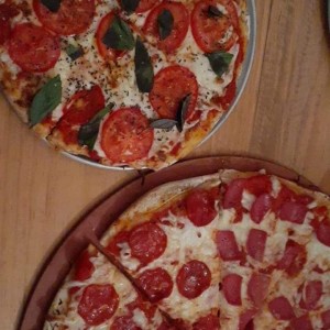 margarita, jamon y peperoni