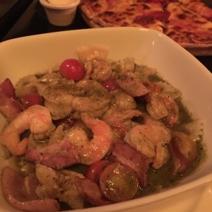 Farfalle al pesto con camaron