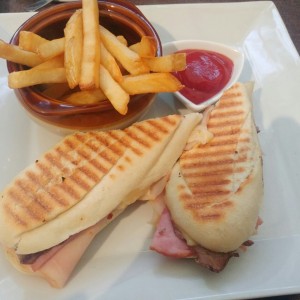 Panini de Rosbif y jamones