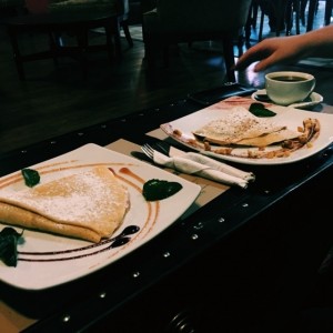 Crepa de Guayaba y Queso y Crepa de Mole. 