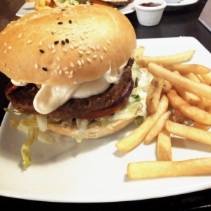 hamburguesa con queso fundido 