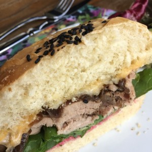 Esto se supone que es un sandwich de pastrami, malo