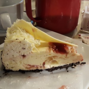 Pie de Queso, Frambuesa o Mora y Chocolate Blanco