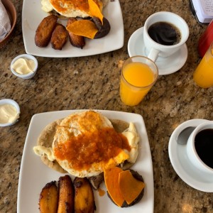 Típicos - Huevos con Carne