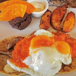 Típicos - Huevos con Carne