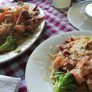 arroz frito y chao min mixto.