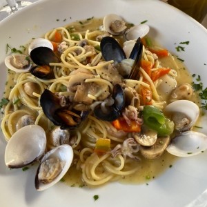 FETTUCCINE AI FRUTTI DI MARE