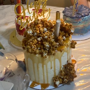 Popcorn cake