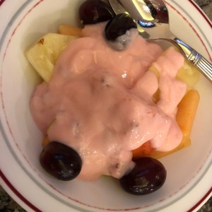 Frutas y yogourt