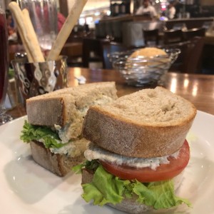 Sandwich de ensalada de Pollo (Menu de temporada)