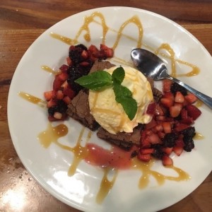 Brownie con helado