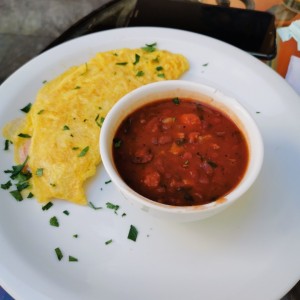 Desayuno típico español (tortilla de huevo) 