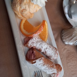 canoli con helado de vainilla (extra)
