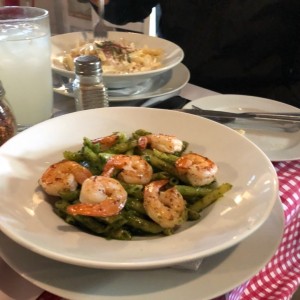 pesto con camarones