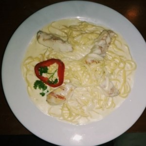 SPAGHETTI ALFREDO CON POLLO