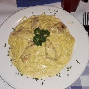 SPAGHETTI ALFREDO CON POLLO