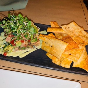 Tuna Tartare Con Aguacate