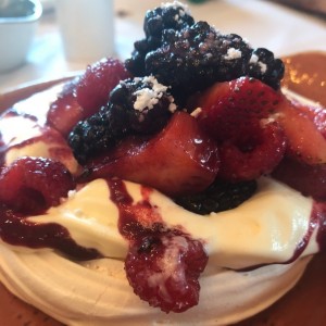Pavlova de Frutos del Bosque