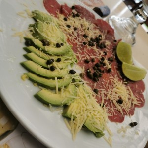 Carpaccio Mixto de Lomito y Aguacate (sin cebolla) 