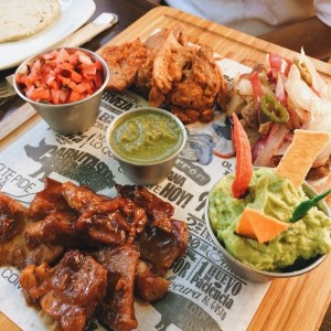 Libra de Carnitas bbq, piconas, al limón