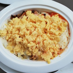 chilaquiles montados con salsas divorciadas