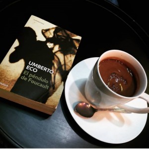 Chocolate caliente y libros