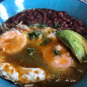 huevos en su salsa.