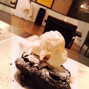 POSTRES - Brownie con Helado