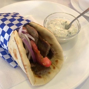 Gyro de res y cordero